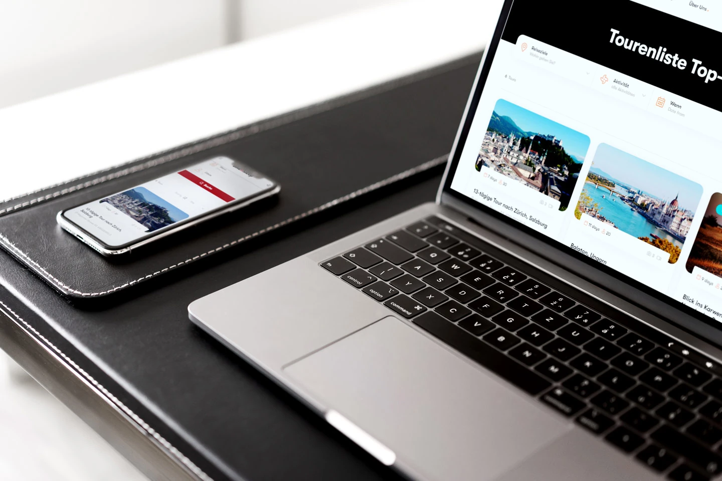 Die Bike & Sleep Website auf Laptop und Smartphone